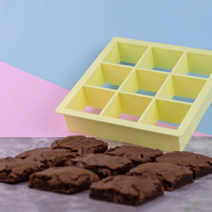 CORTADOR DE BROWNIE COM 9 CORTES – UNIDADE (5X5X3 CM)